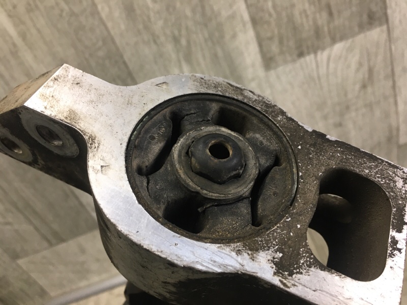 Рычаг передней подвески нижний правый VOLKSWAGEN TIGUAN 08-17 2.0 CCTA