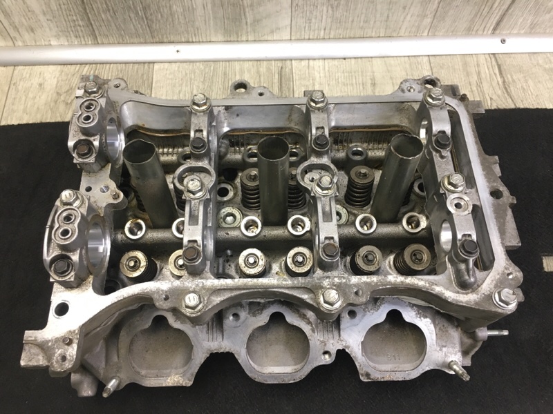 Головка блока цилиндров правая VENZA 09-16 Внедорожник 3.5 2GR