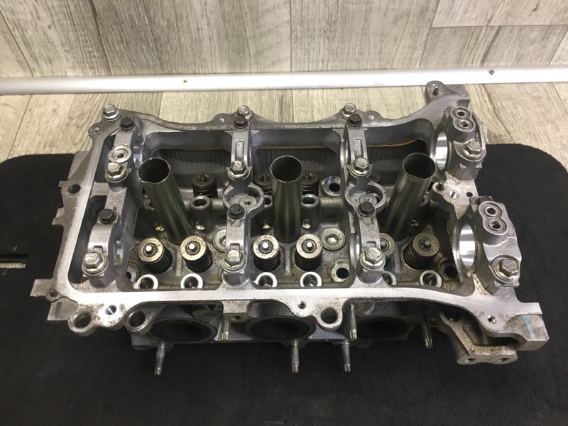 Головка блока цилиндров правая VENZA 09-16 Внедорожник 3.5 2GR