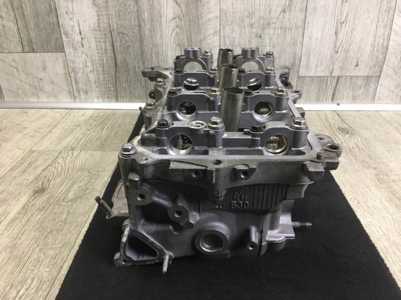 Головка блока цилиндров правая VENZA 09-16 Внедорожник 3.5 2GR