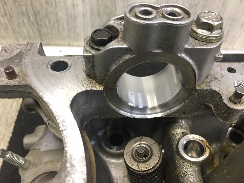 Головка блока цилиндров правая VENZA 09-16 Внедорожник 3.5 2GR