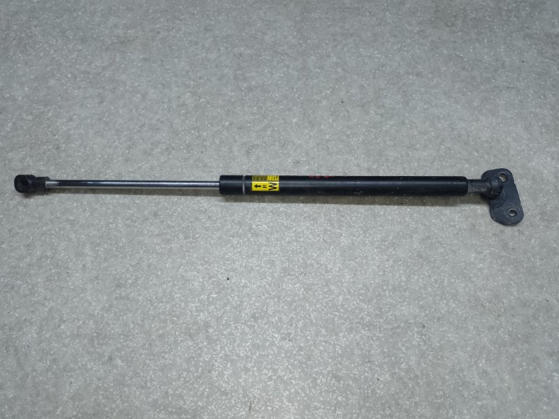 Амортизатор крышки багажника правый LEXUS CT200 11-17 2013 1.8 2ZRFXE 68950-76041 Б/У