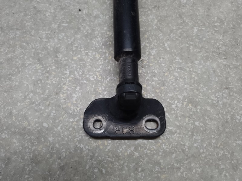 Амортизатор крышки багажника правый CT200 11-17 2013 1.8 2ZRFXE