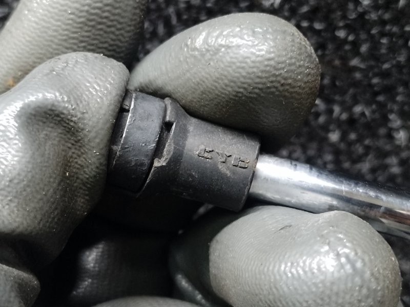 Амортизатор крышки багажника правый LEXUS CT200 11-17 1.8 2ZRFXE