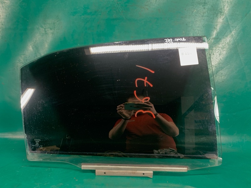 Запчасть стекло двери заднее правое TOYOTA CAMRY 40 06-11 68103-06090 Б/У Стекло двери заднее правое TOYOTA CAMRY 40 06-11 68103-06090 Б/У