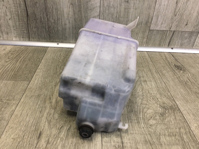 Бачок омывателя TACOMA 05-15 2015 4.0 1GRFE