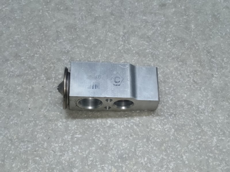 Клапан кондиционера CT200 11-17 2013 1.8 2ZRFXE