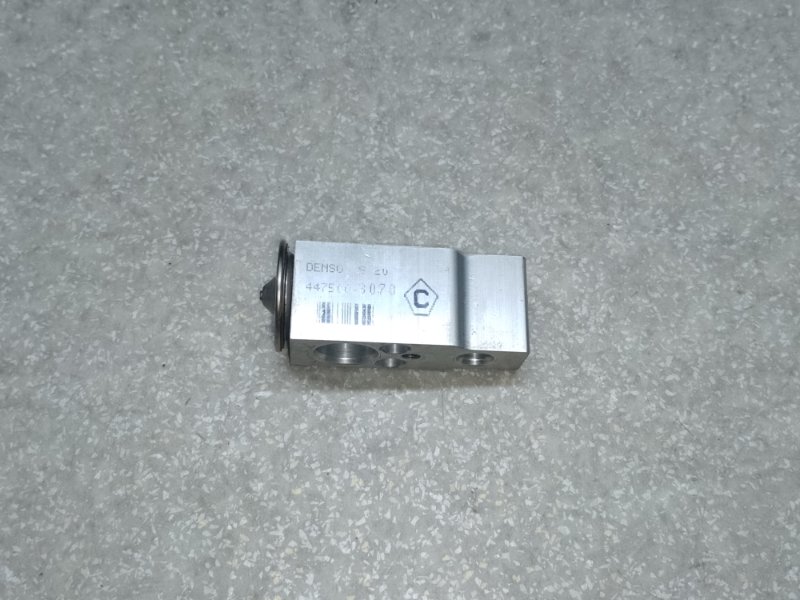 Клапан кондиционера CT200 11-17 2013 1.8 2ZRFXE