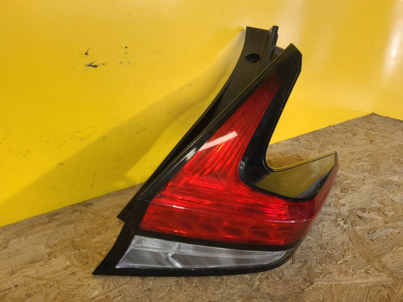 Фонарь наружный правый NISSAN LEAF 18-