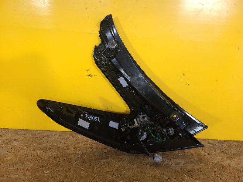 Фонарь наружный правый LEAF 18-