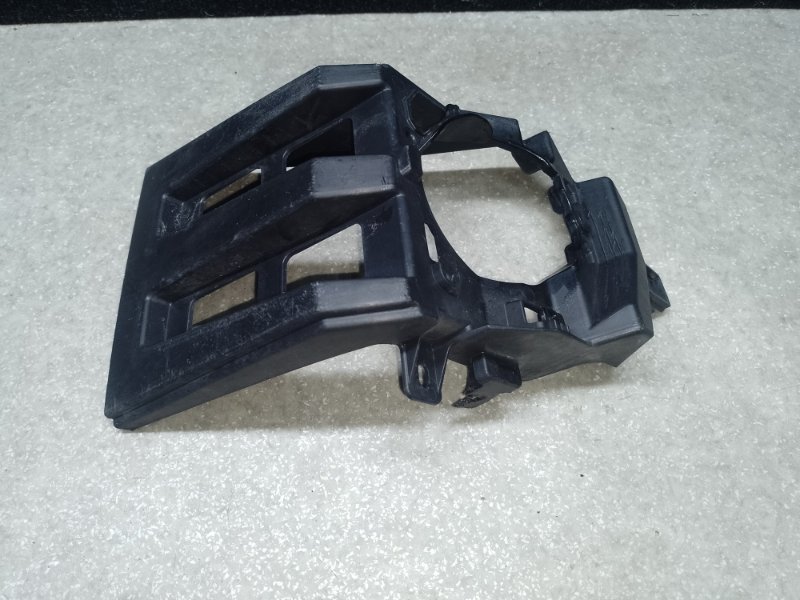 Кронштейн противотуманной фары левый CT200 11-17 2013 1.8 2ZRFXE