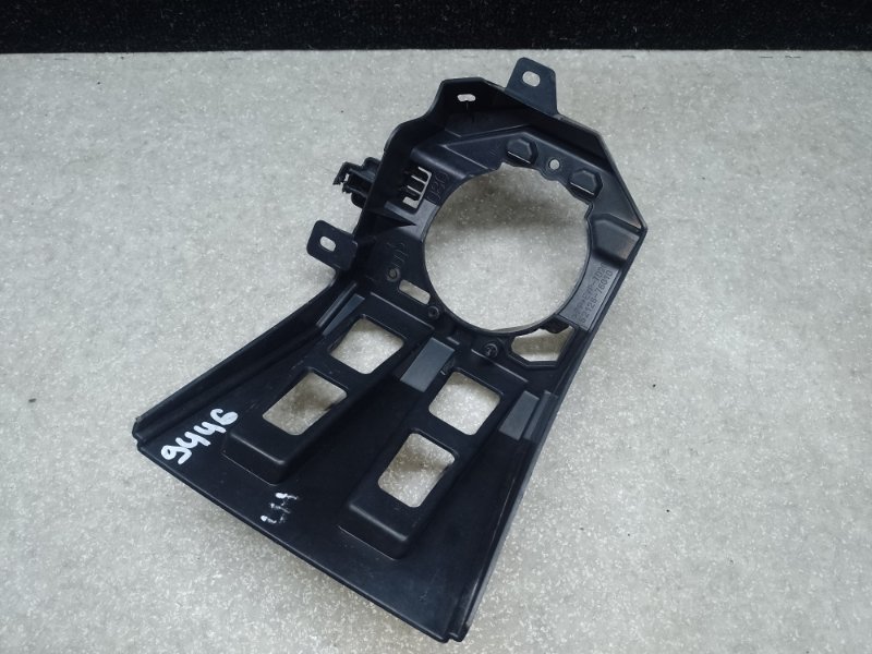 Кронштейн противотуманной фары левый LEXUS CT200 11-17 1.8 2ZRFXE