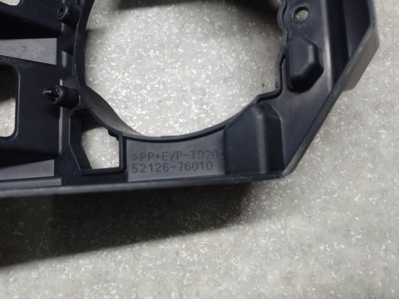 Кронштейн противотуманной фары левый CT200 11-17 2013 1.8 2ZRFXE