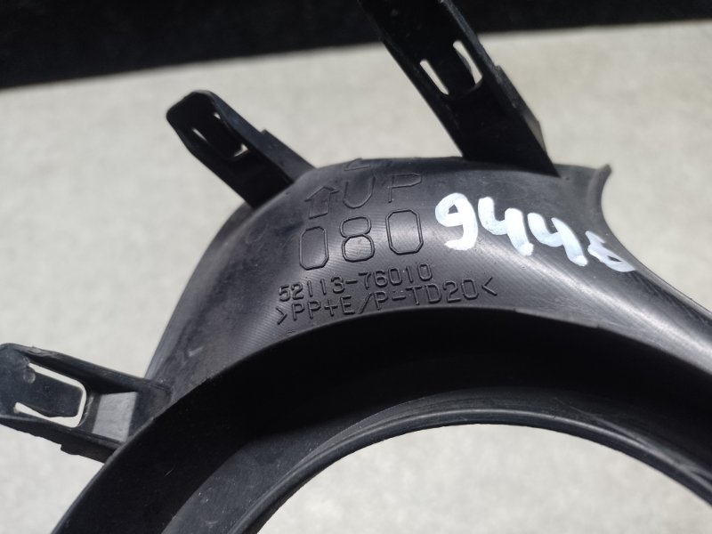 Накладка противотуманной фары левая LEXUS CT200 11-17 1.8 2ZRFXE