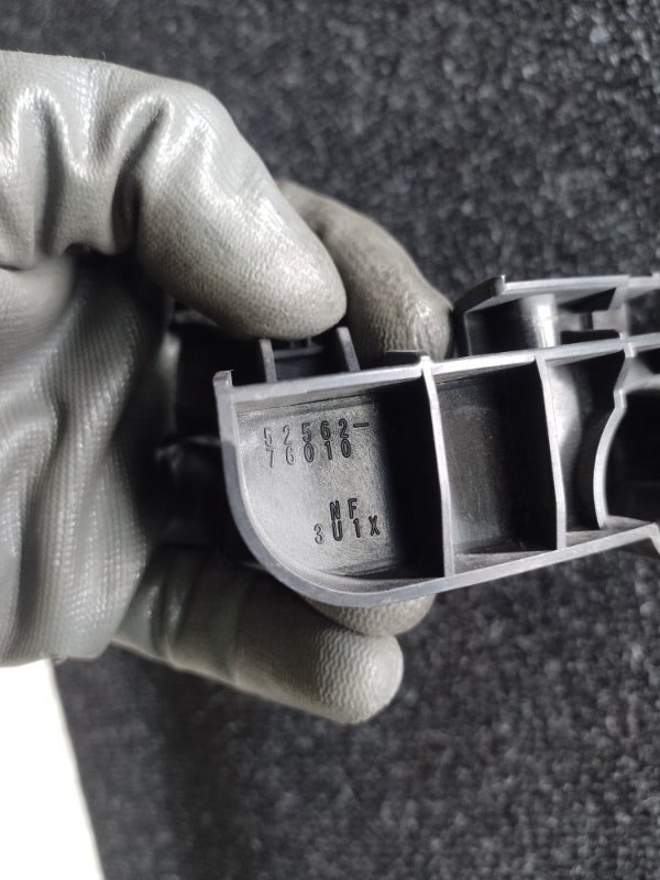 Кронштейн заднего бампера правый CT200 11-17 2013 1.8 2ZRFXE