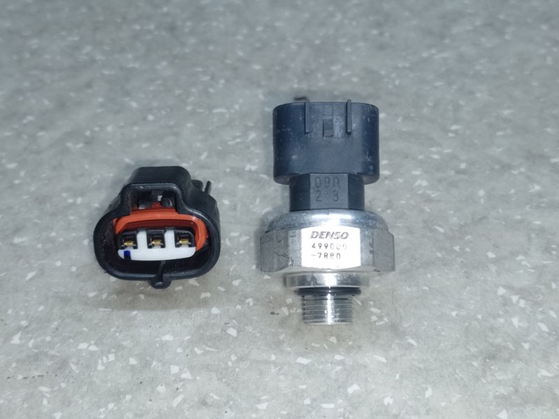 Датчик давления кондиционера LEXUS CT200 11-17 2013 1.8 2ZRFXE 88719-33020 Б/У