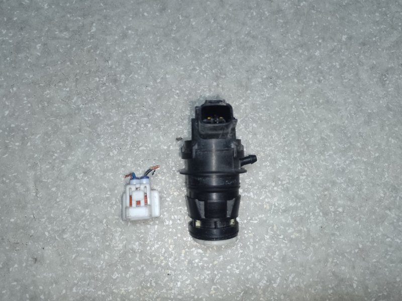 Насос омывателя стекла передний CT200 11-17 2013 1.8 2ZRFXE Насос омывателя стекла передний CT200 11-17 2013 1.8 2ZRFXE