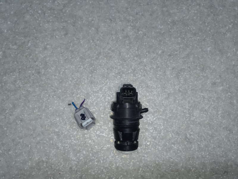 Насос омывателя стекла задний CT200 11-17 2013 1.8 2ZRFXE Насос омывателя стекла задний CT200 11-17 2013 1.8 2ZRFXE