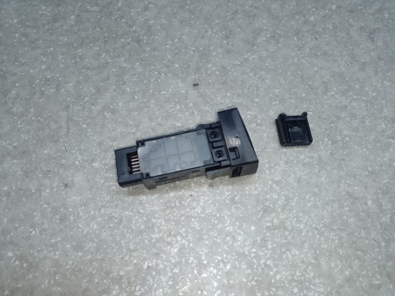 Кнопка стояночного тормоза CT200 11-17 2013 1.8 2ZRFXE