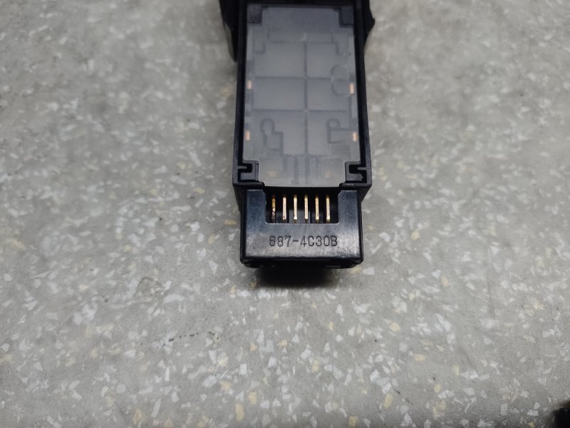 Кнопка стояночного тормоза CT200 11-17 2013 1.8 2ZRFXE