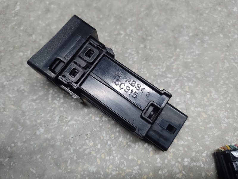 Кнопка стояночного тормоза CT200 11-17 2013 1.8 2ZRFXE