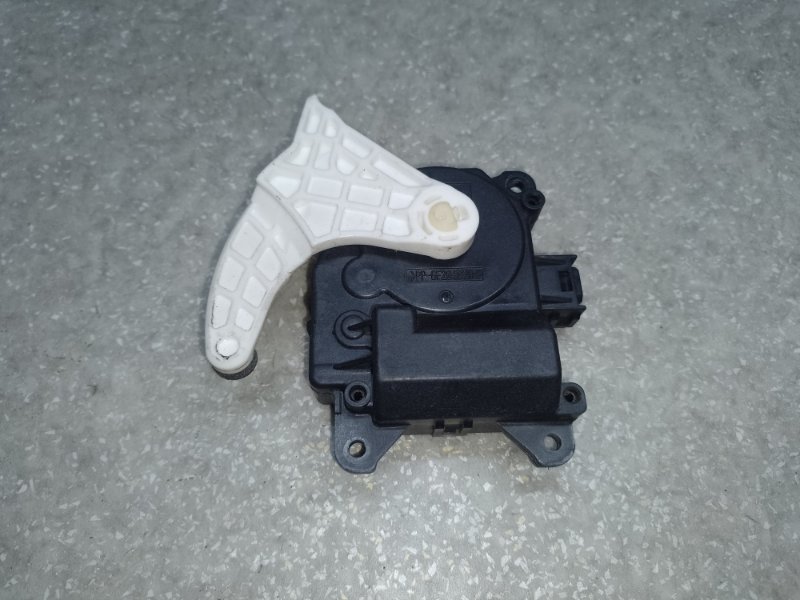 Моторчик заслонки печки LEXUS CT200 11-17 2013 1.8 2ZRFXE 87106-47130 Б/У