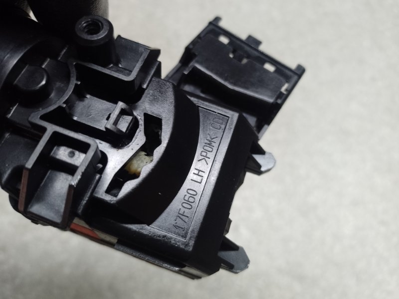 Подрулевой переключатель правый CT200 11-17 2013 1.8 2ZRFXE