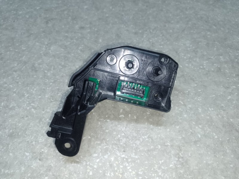 Кнопки на руль левые LEXUS CT200 11-17 1.8 2ZRFXE