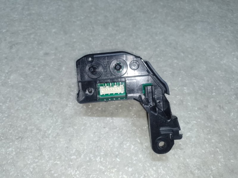 Кнопки на руль правые LEXUS CT200 11-17 1.8 2ZRFXE