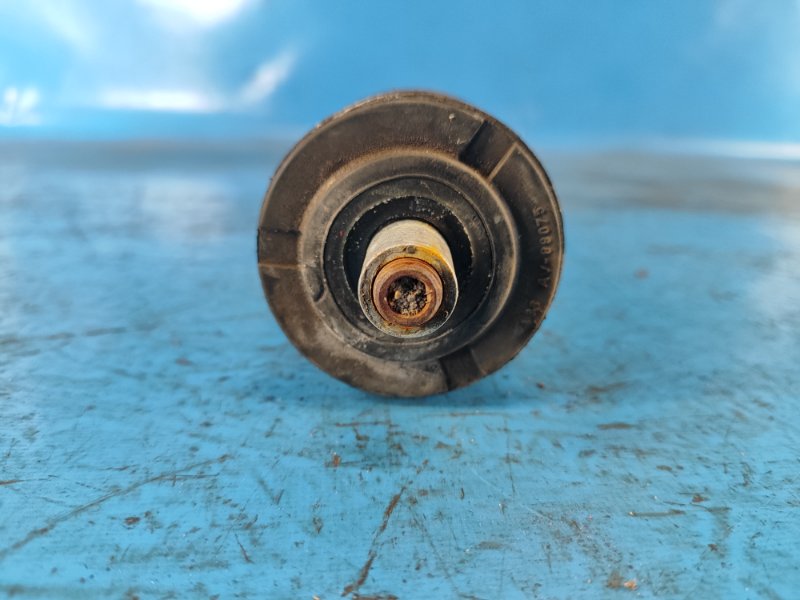 Амортизатор задний LEXUS CT200 11-17 1.8 2ZRFXE