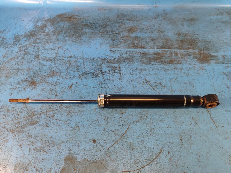 Амортизатор задний SIENNA 11-16 2015 3.5 2GR-FE Амортизатор задний SIENNA 11-16 2015 3.5 2GR-FE