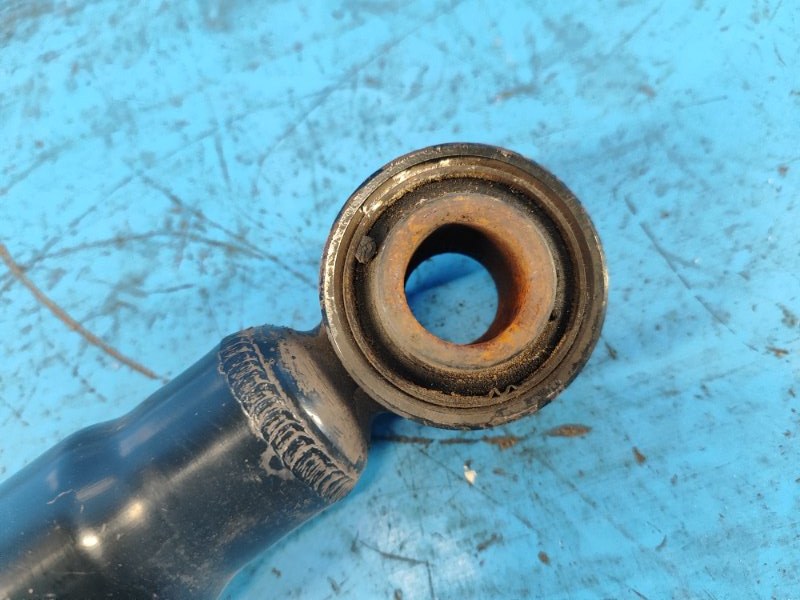 Амортизатор задний TOYOTA SIENNA 11-16 3.5 2GR-FE Амортизатор задний TOYOTA SIENNA 11-16 3.5 2GR-FE