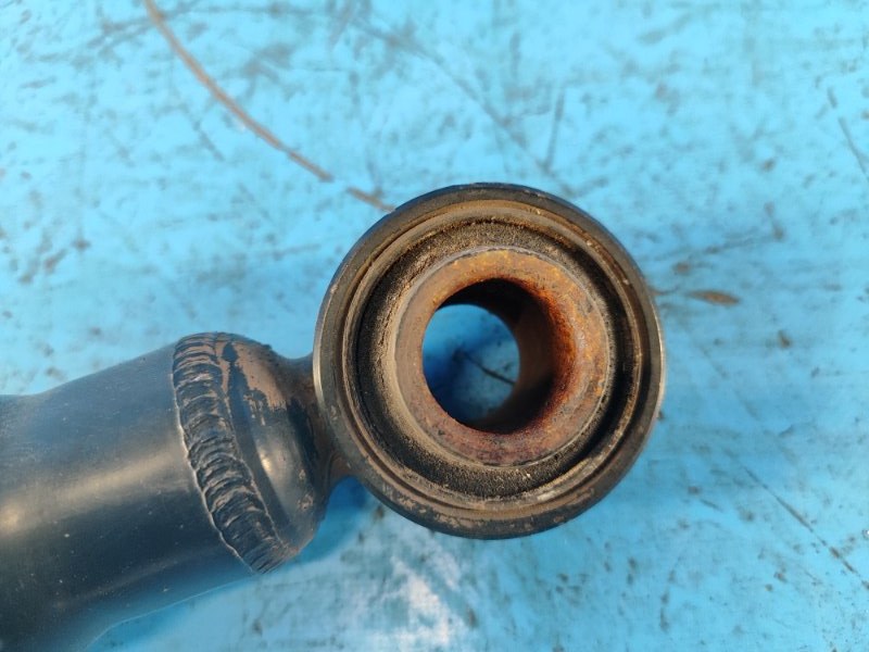 Амортизатор задний SIENNA 11-16 2015 3.5 2GR-FE Амортизатор задний SIENNA 11-16 2015 3.5 2GR-FE