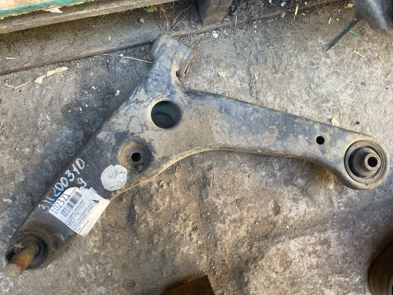 Рычаг передней подвески нижний передний левый MITSUBISHI LANCER IX 9 03-07 MR403419 Б/У