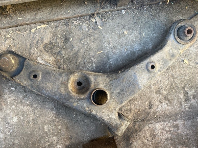 Рычаг передней подвески нижний передний левый LANCER IX 9 03-07