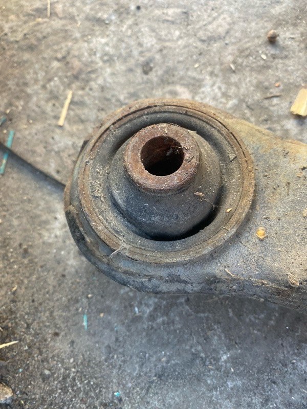 Рычаг передней подвески нижний передний левый LANCER IX 9 03-07