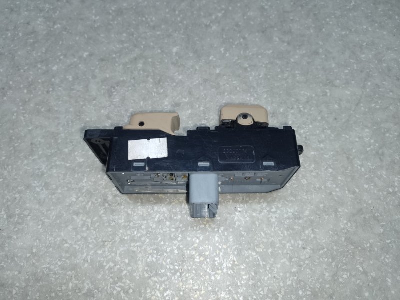 Кнопка стеклоподъемника передняя правая SONATA YF 10-14 2012 2.4 G4KJ