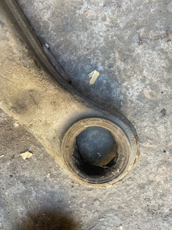 Рычаг передней подвески нижний передний левый LANCER IX 9 03-07