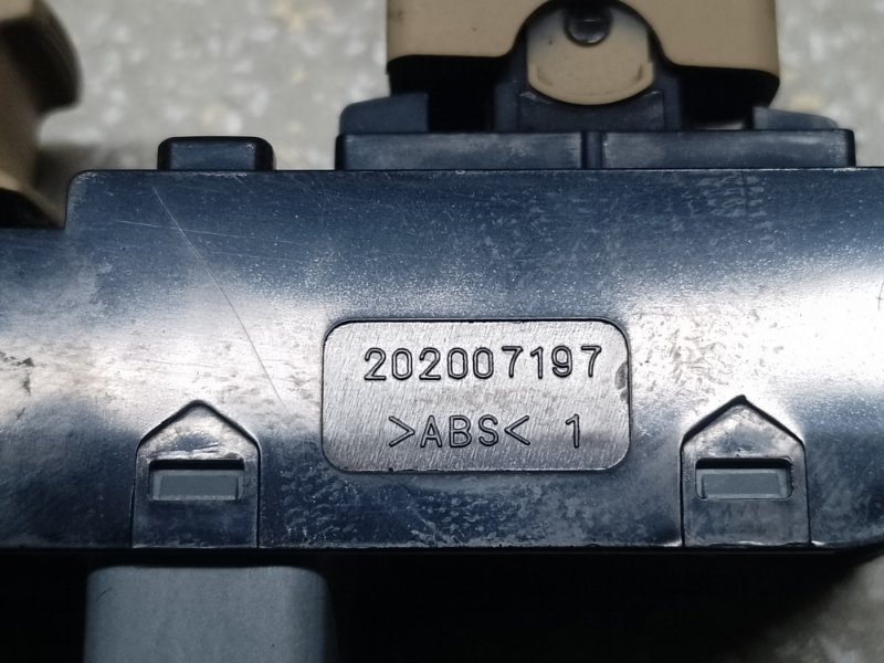 Кнопка стеклоподъемника передняя правая SONATA YF 10-14 2012 2.4 G4KJ