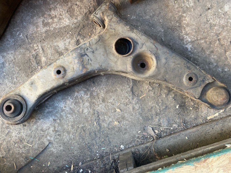 Рычаг передней подвески нижний передний левый LANCER IX 9 03-07