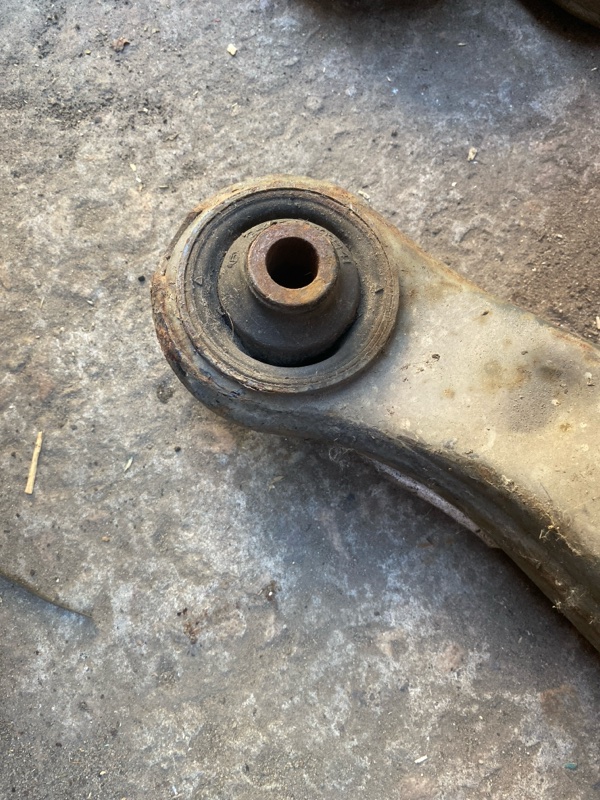 Рычаг передней подвески нижний передний левый LANCER IX 9 03-07