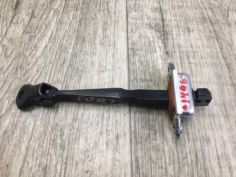 Запчасть ограничитель двери передний KIA FORTE/CERATO TD 08-13 2009 TD 2.0 G4KD 79380-1M200 Б/У Ограничитель двери передний KIA FORTE/CERATO TD 08-13 2009 TD 2.0 G4KD 79380-1M200 Б/У