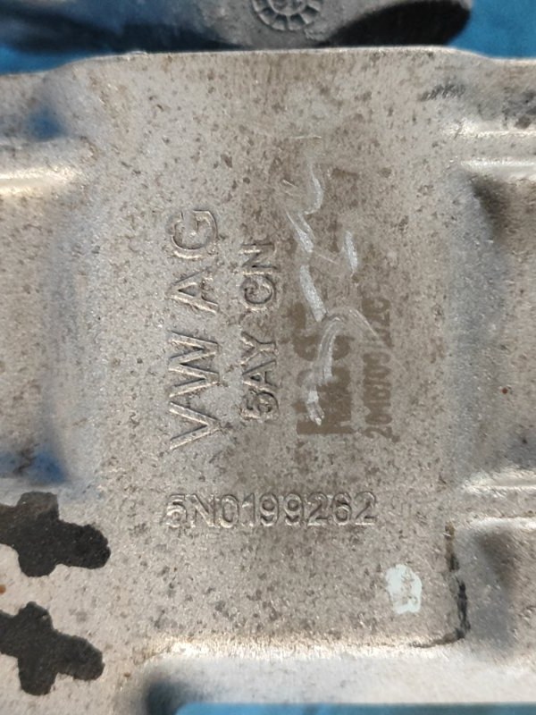 Подушка двигателя правая TIGUAN 08-17 2017 2.0 CCTA