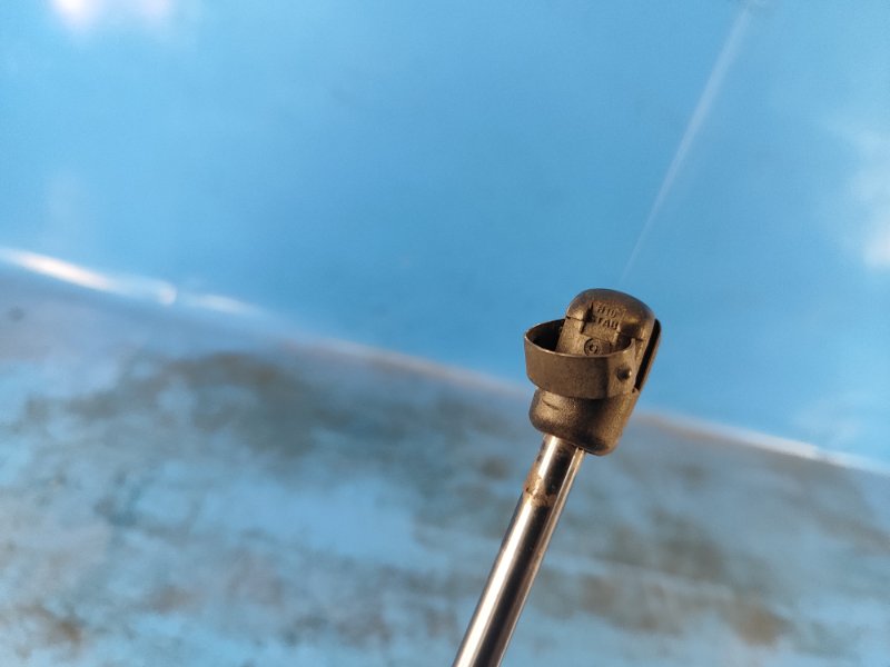 Амортизатор крышки багажника правый TIGUAN 08-17 2017 2.0 CCTA