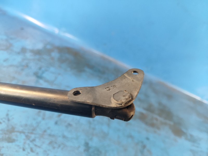 Амортизатор крышки багажника правый TIGUAN 08-17 2017 2.0 CCTA