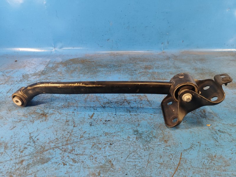 Рычаг задней подвески продольный правый RENEGADE (BU) 14- 2015 2.4 ED6 Рычаг задней подвески продольный правый RENEGADE (BU) 14- 2015 2.4 ED6