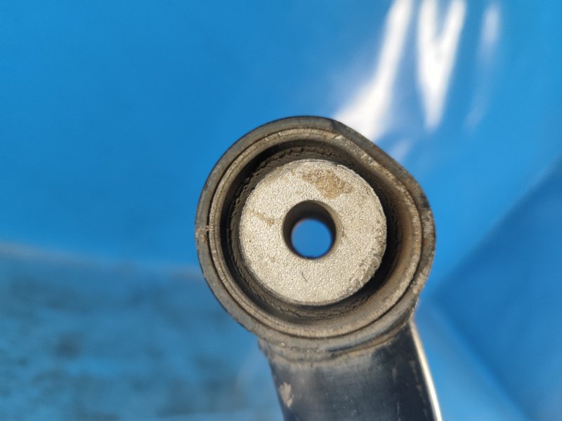 Рычаг задней подвески продольный правый RENEGADE (BU) 14- 2015 2.4 ED6 Рычаг задней подвески продольный правый RENEGADE (BU) 14- 2015 2.4 ED6