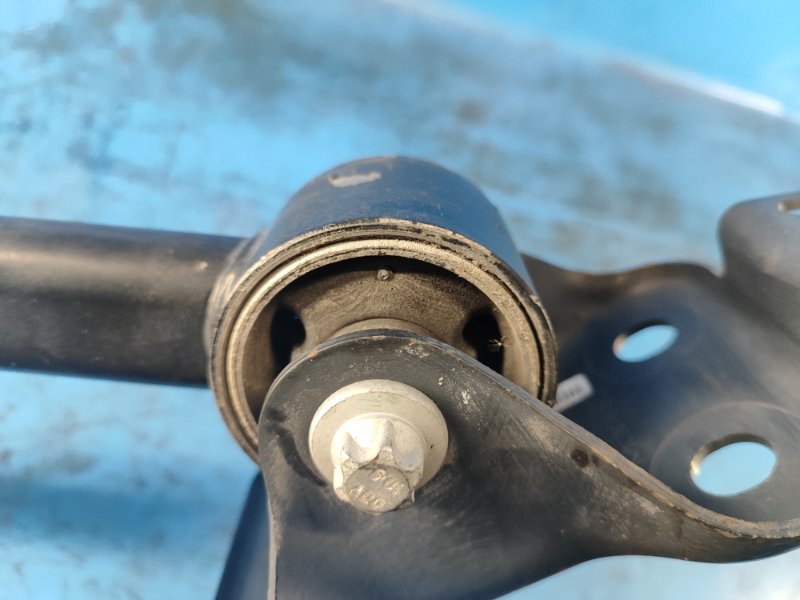 Рычаг задней подвески продольный правый RENEGADE (BU) 14- 2015 2.4 ED6 Рычаг задней подвески продольный правый RENEGADE (BU) 14- 2015 2.4 ED6