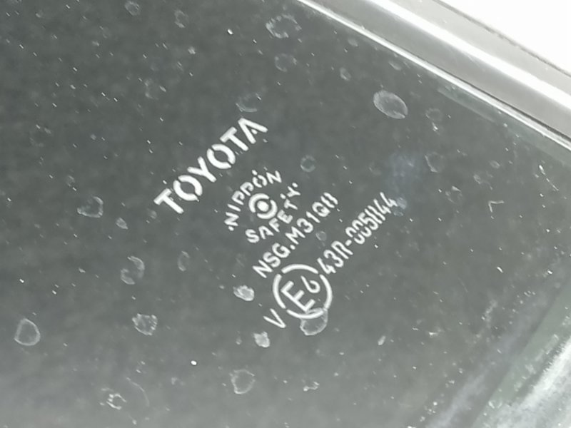 Стекло двери глухое заднее левое PRIUS 16- Стекло двери глухое заднее левое PRIUS 16-