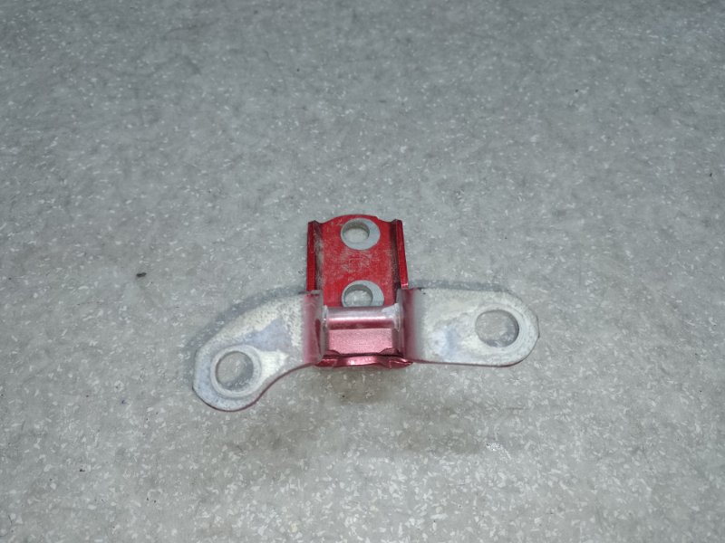 Петля двери нижняя задняя левая PRIUS 16- Петля двери нижняя задняя левая PRIUS 16-